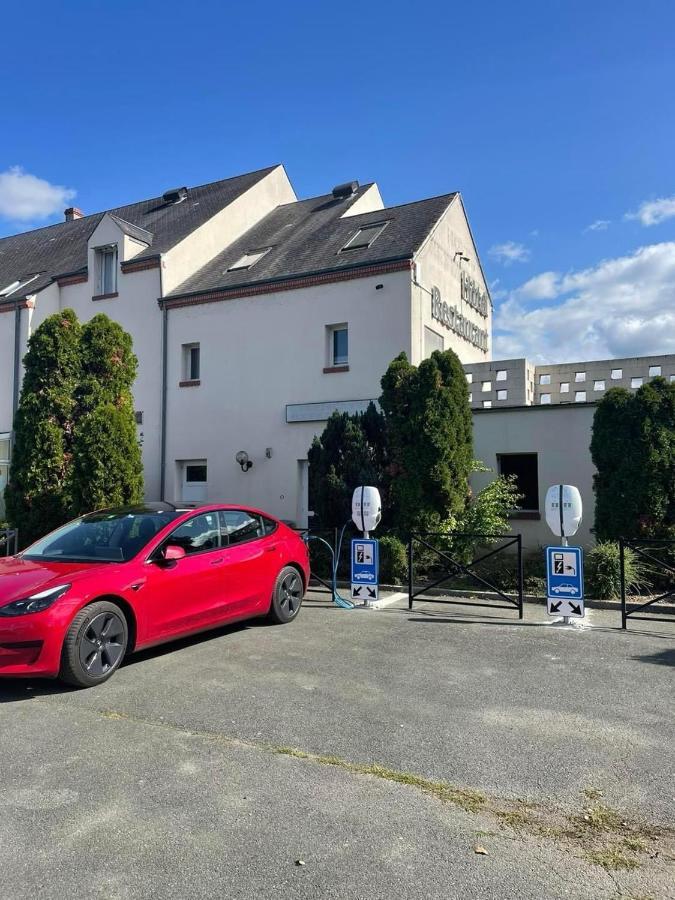 Hotel Logis Sully Le Chateau 3*