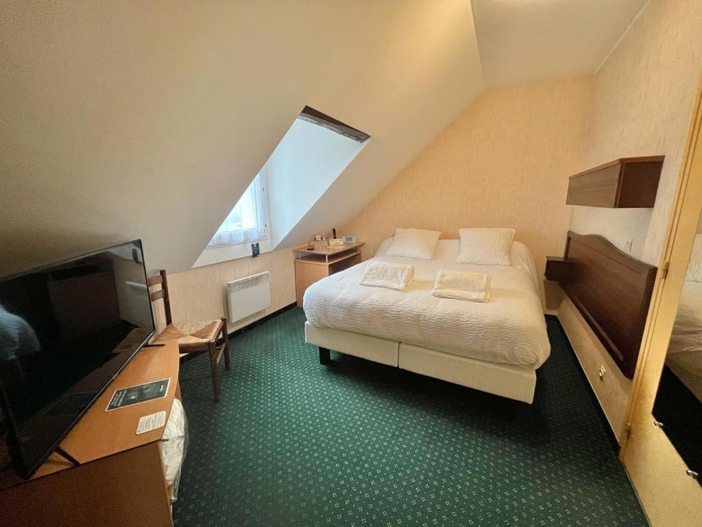 Logis Sully Le Chateau Hotel Saint-Pere-sur-Loire