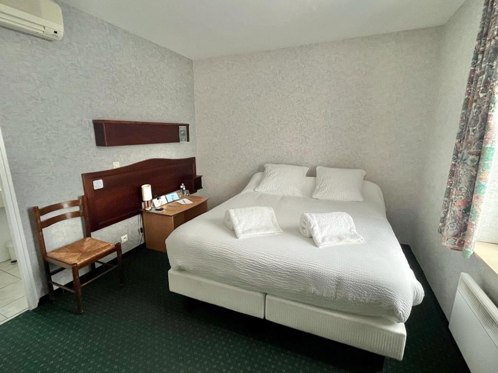 Logis Sully Le Chateau Hotel Saint-Pere-sur-Loire