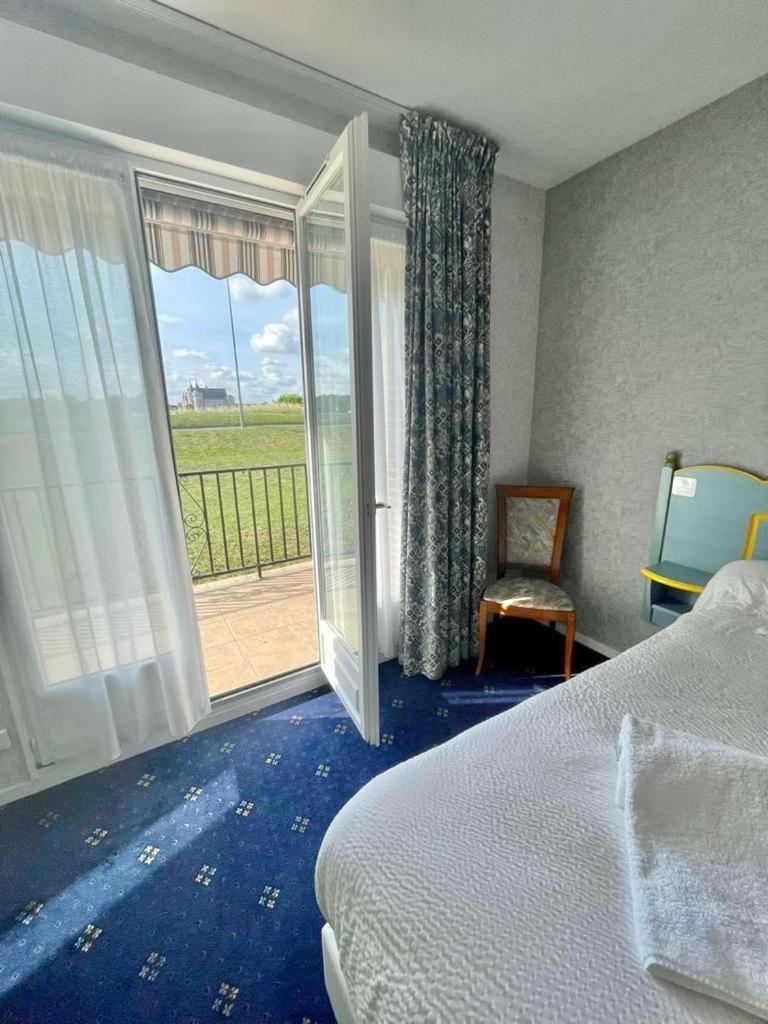 Logis Sully Le Chateau Hotel