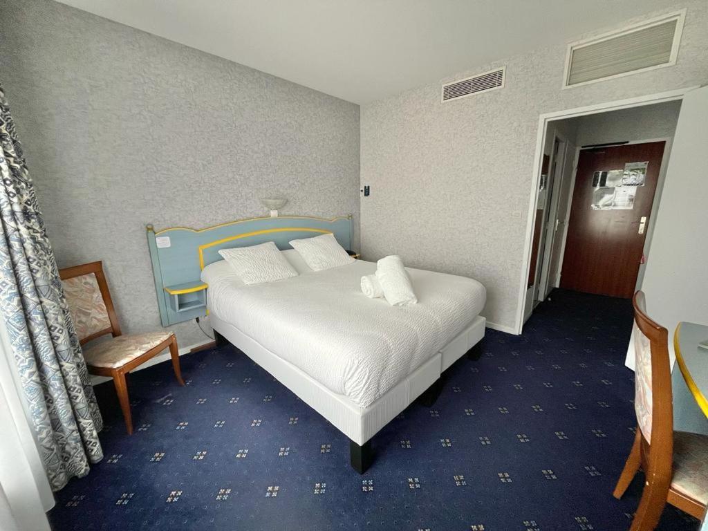 Logis Sully Le Chateau 3*
