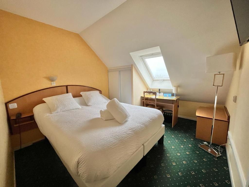 Logis Sully Le Chateau Hotel