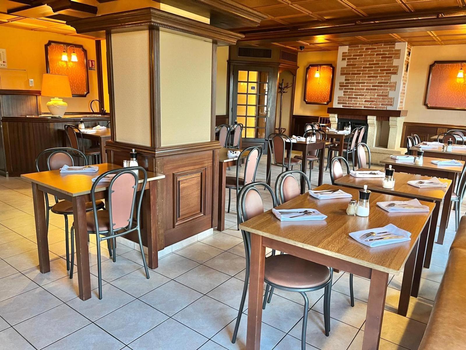 Hotel Logis Sully Le Chateau Saint-Pere-sur-Loire