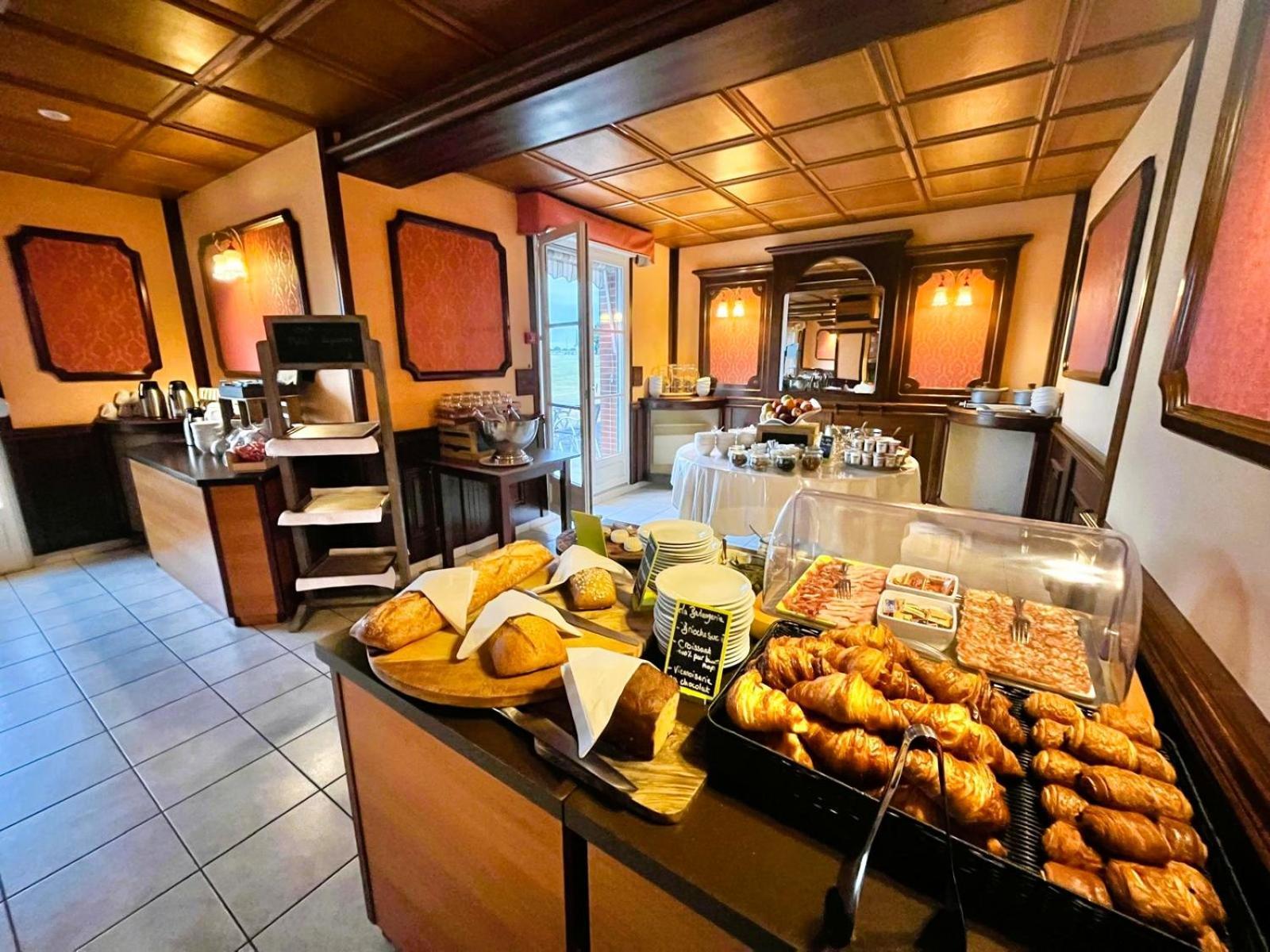 Logis Sully Le Chateau Hotel 3*