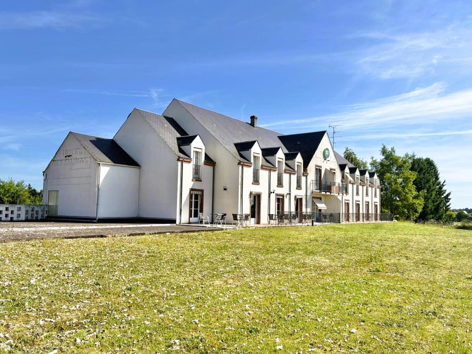Logis Sully Le Chateau Hotel 3*