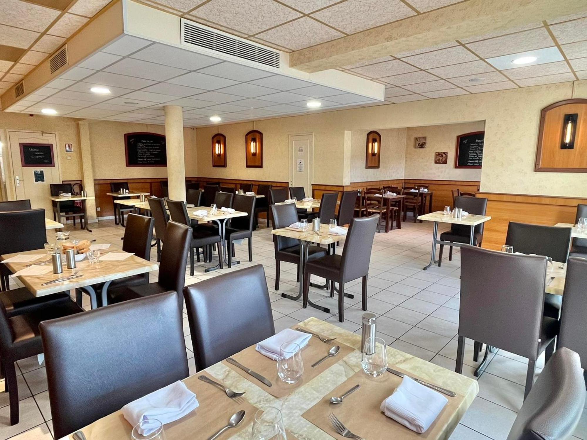 Logis Sully Le Chateau Hotel 3*